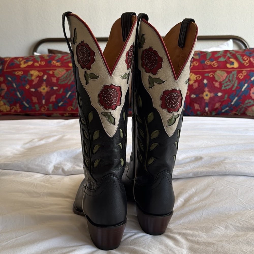 The Annie Roses in Midnight/ Bone Cowhide - Picture 3 of 10